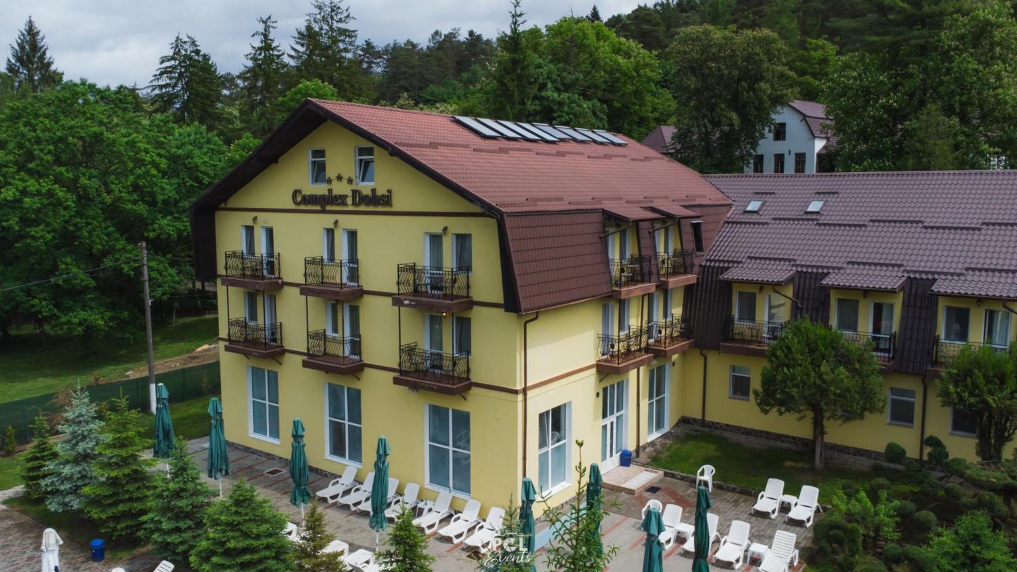 Hotel Dobsi Базна Екстериор снимка